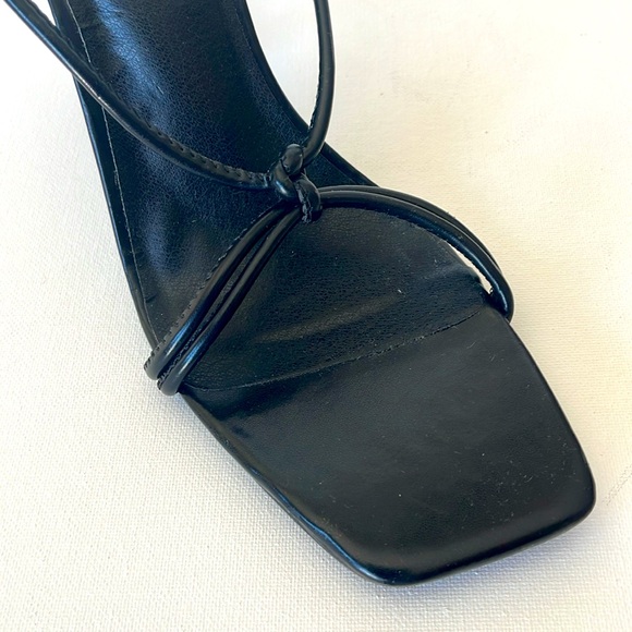 NWOT H by HALSTON PICASSO BLACK STRAPPY SQUARE TOE SPOOL HEELS SANDALS 8.5M - Picture 7 of 12